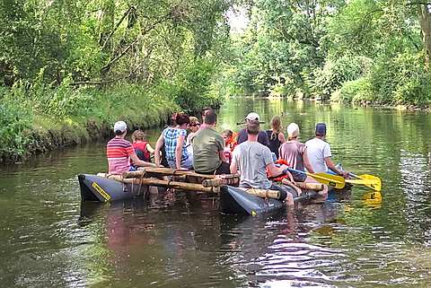 Mit dem Floss auf der Niers entlang gleiten | mit GeccoTours-TeamEvents.com